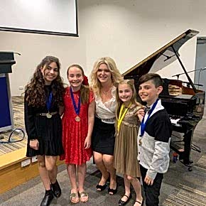 Milana Music - Performance