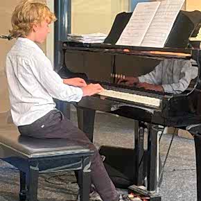 Milana Music - Performance