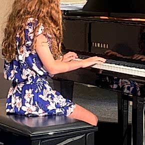 Milana Music - Performance