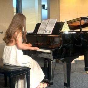 Milana Music - Performance